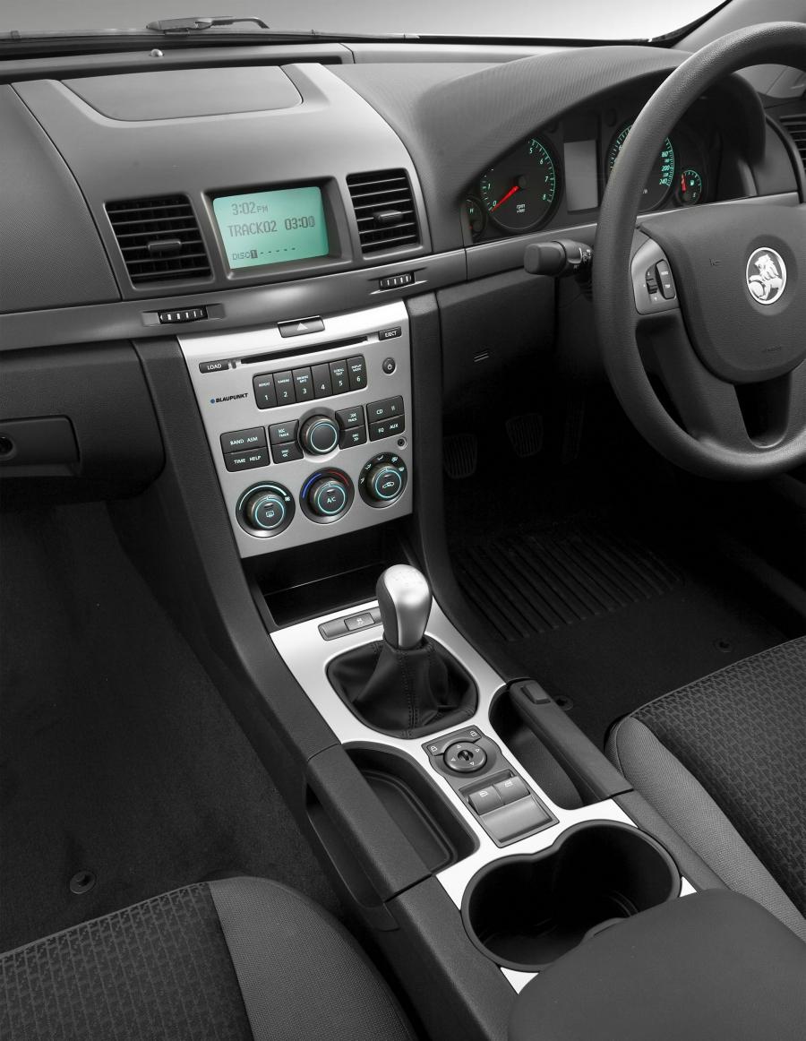  Holden Commodore VE Omega Ute 2007 года  (фото 10 из 23)
